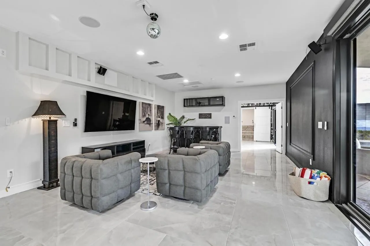 New Luxurious 6Br Villa Near Lv Strip W Pool & Spa ラスベガス