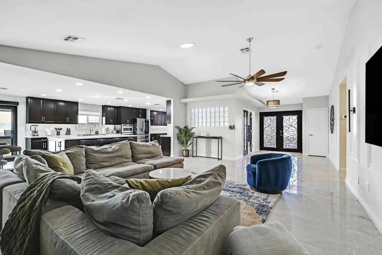 New Luxurious 6Br Villa Near Lv Strip W Pool & Spa ラスベガス 別荘